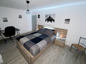 3 bedrooms, iron/ironing board, WiFi, bed sheets