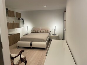 1 室のベッドルーム、デスク、アイロン / アイロン台、WiFi