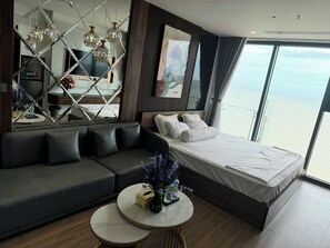 Superior Quadruple Room, Sea View | In-room safe, laptop workspace, free WiFi - Flamingo Ibiza Party Resort Hai Tien (Hoang Hoa)