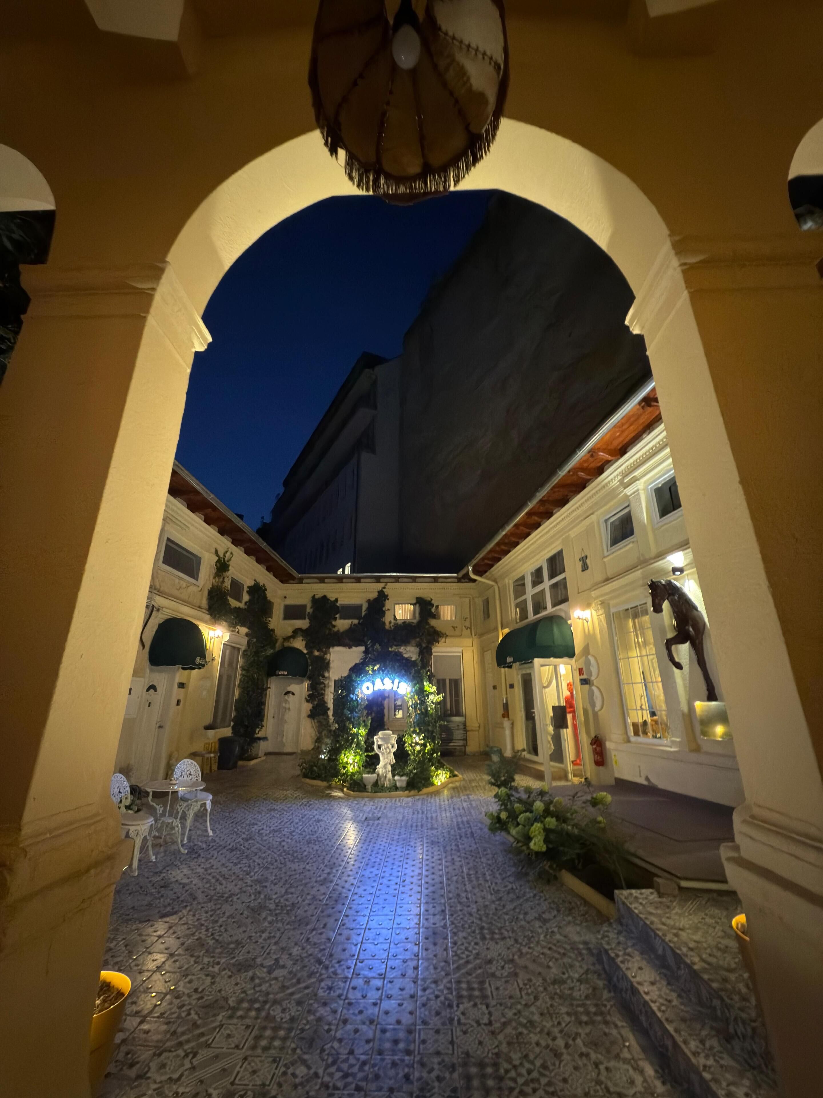 Photo - Oasis Inn Budapest