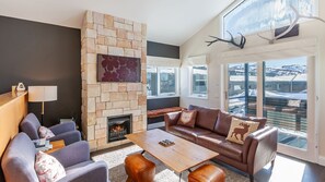 Televisie en een open haard