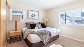 3 bedrooms, internet, bed sheets