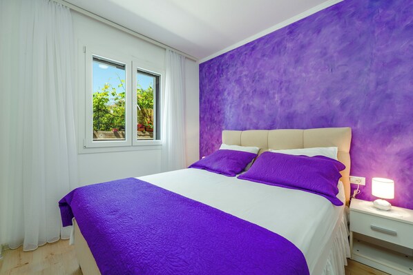 1 habitación, tabla de planchar con plancha, wifi y ropa de cama 