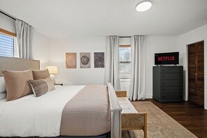 3 bedrooms, desk, iron/ironing board, free WiFi