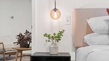 3 chambres, bureau, fer et planche à repasser, accès au Wi-Fi (inclus)
