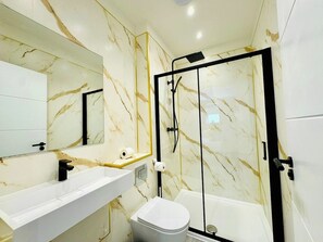 Hair dryer, towels - Premium 3-Bed Apt - Heart of Town - Walk to Beach (Bournemouth, Christchurch and Poole)