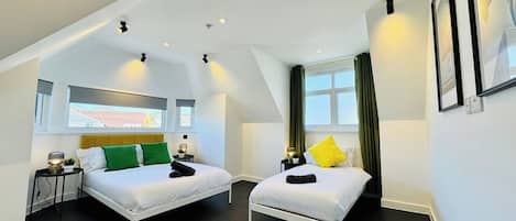 3 slaapkamers, een strijkplank/strijkijzer, wifi, beddengoed