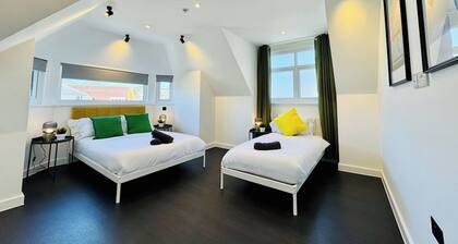 BIG Penthouse - 3-Bedroom - 2-Bathroom - Sleeps 8