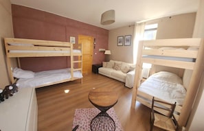 3 bedrooms, desk, iron/ironing board, free WiFi - T'M3L, family home near the castle with large garden and Spa option (Meillant)