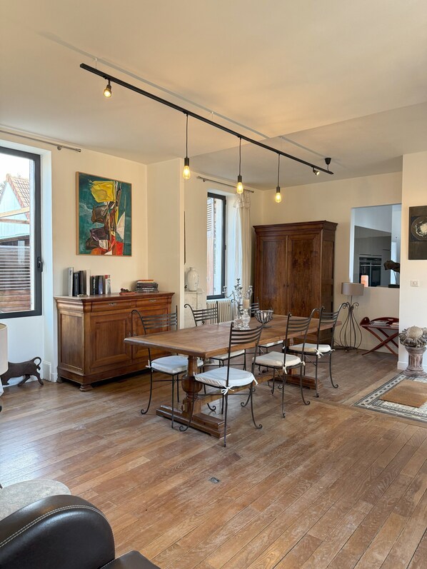 Dining - T'M3L, family home near the castle with large garden and Spa option (Meillant)