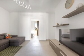 2 Schlafzimmer, Bügeleisen/Bügelbrett