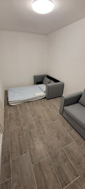 2 bedrooms, bed sheets - Vacation apartment in historic farmhouse with modern renovation. (Dahlen)