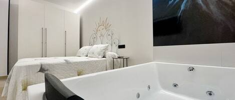 2 عدّة غرف نوم ومكواة/لوح كي وواي فاي مجانًا وملاءات أسرّة