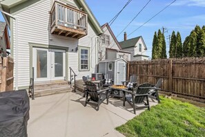 Outdoor dining - Backyard Dome, Games, Home in Corktown 4bd 2ba (Detroit)