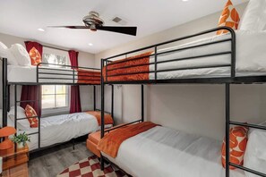 4 عدّة غرف نوم ومكواة/لوح كي وواي فاي مجانًا وملاءات أسرّة