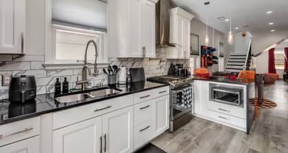 Backyard Dome, Games, Home in Corktown 4bd 2ba