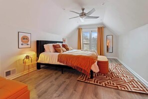 4 bedrooms, iron/ironing board, free WiFi, bed sheets - Backyard Dome, Games, Home in Corktown 4bd 2ba (Detroit)