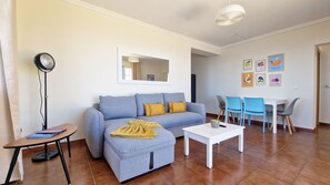 TV - Desertas Vista Ninho by LovelyStay (Gaula)