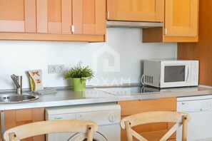 Cafetière/bouilloire, bouilloire électrique, tables à manger