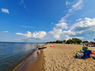 Ultimate Beachfront Home w/6 Bedrooms-walk to everything!