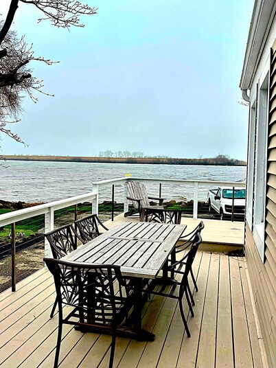 Ultimate Beachfront Home w/6 Bedrooms-walk to everything!