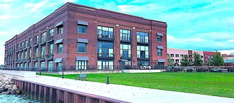 Downtown Waterfront Condo-2Bdr/2Bth