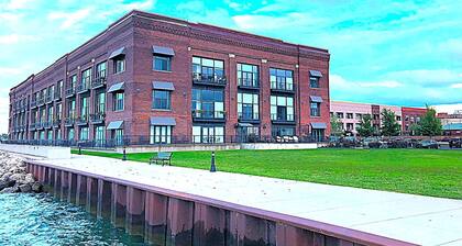 Downtown Waterfront Condo-2Bdr/2Bth