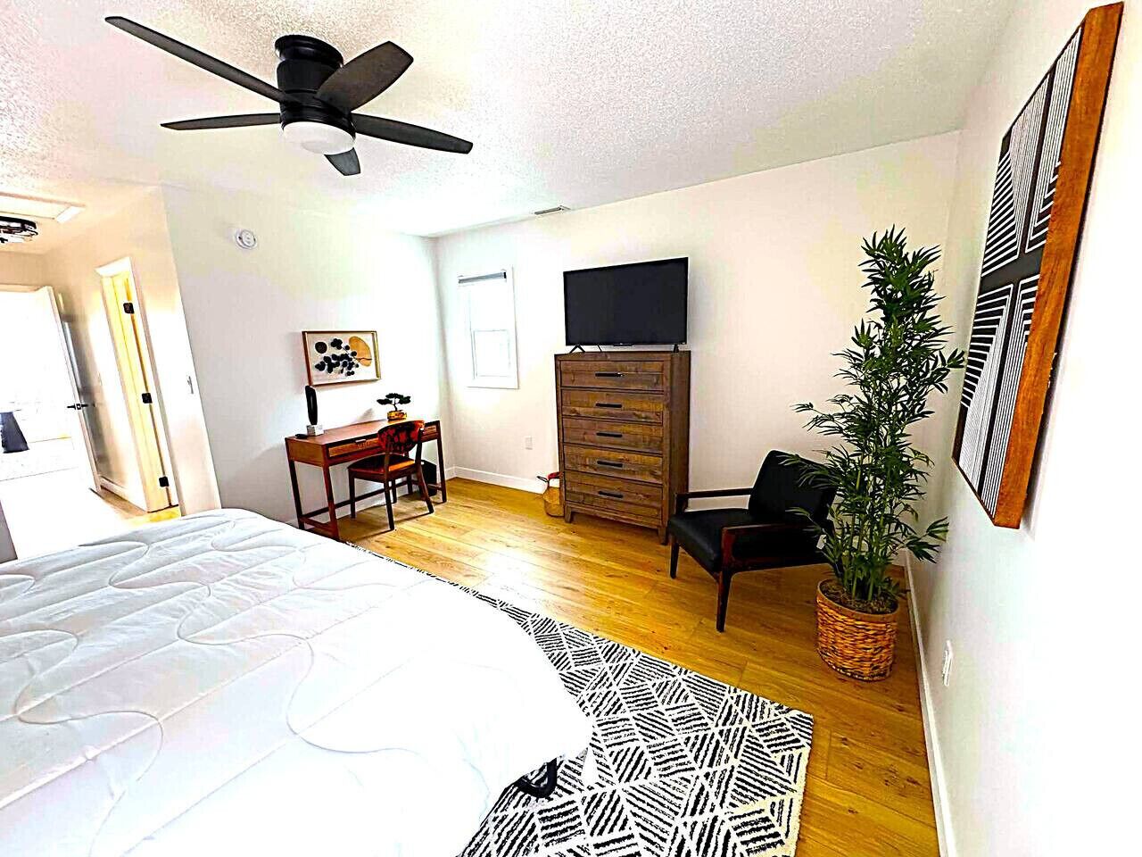 2 bedrooms, iron/ironing board, WiFi, bed sheets