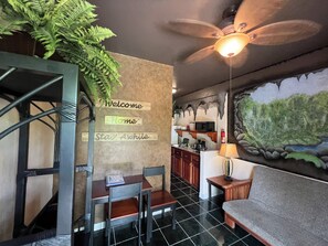 Smart TV - CAVE ROOM - Close to Beach - One Bedroom Suite (San Pedro)