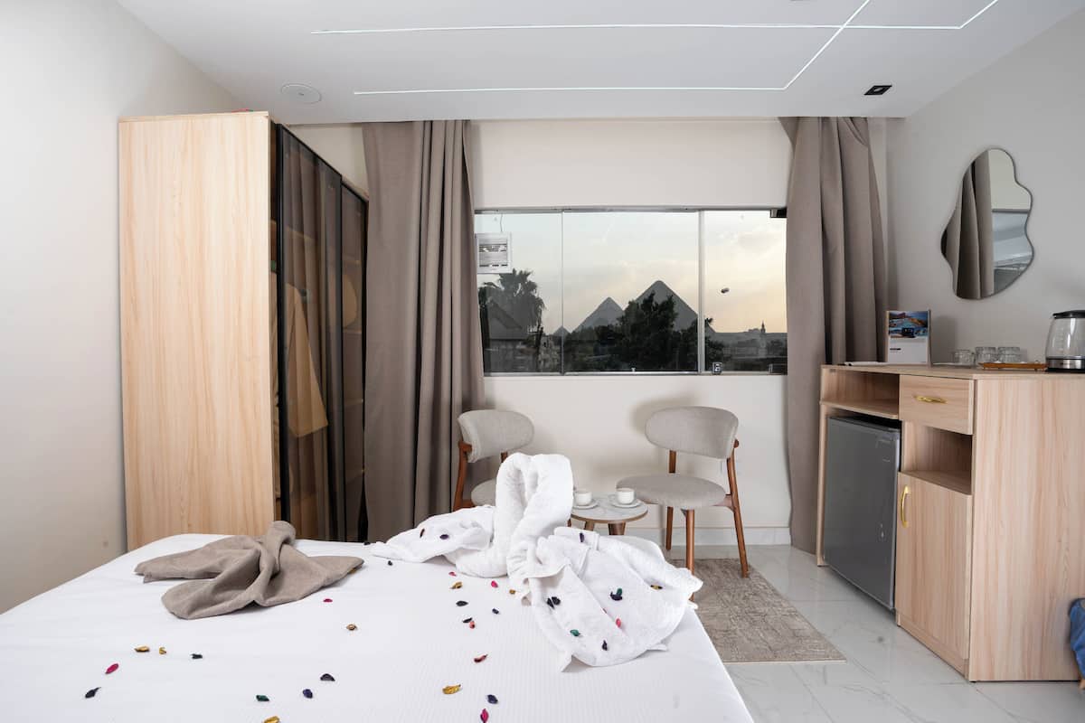 Business Double Room | Premium bedding, down duvets, pillow-top beds, desk