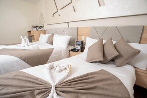 Deluxe Room | Egyptian cotton sheets, premium bedding, minibar, desk - Camel Pyramids View Inn (Giza)