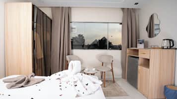 Deluxe Double Room | Egyptian cotton sheets, premium bedding, minibar, desk