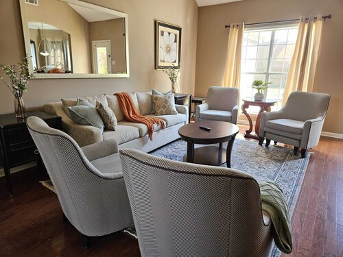 Relaxing & Spacious 5BR- Plus open room with beds, Retreat in Cordova