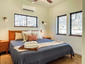 2 bedrooms, desk, iron/ironing board, travel cot