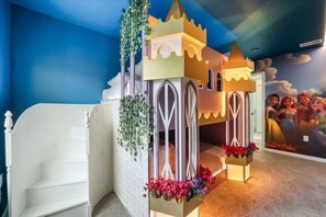 8 chambres, fer et planche à repasser, Wi-Fi, draps fournis