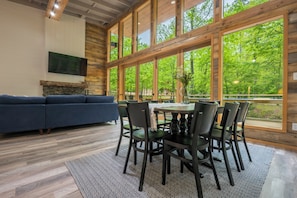 Dining - DOE XING @ SERENITY CREEK 4TH NIGHT FREE!  2 new luxury cabins on 10 acres (Broken Bow)