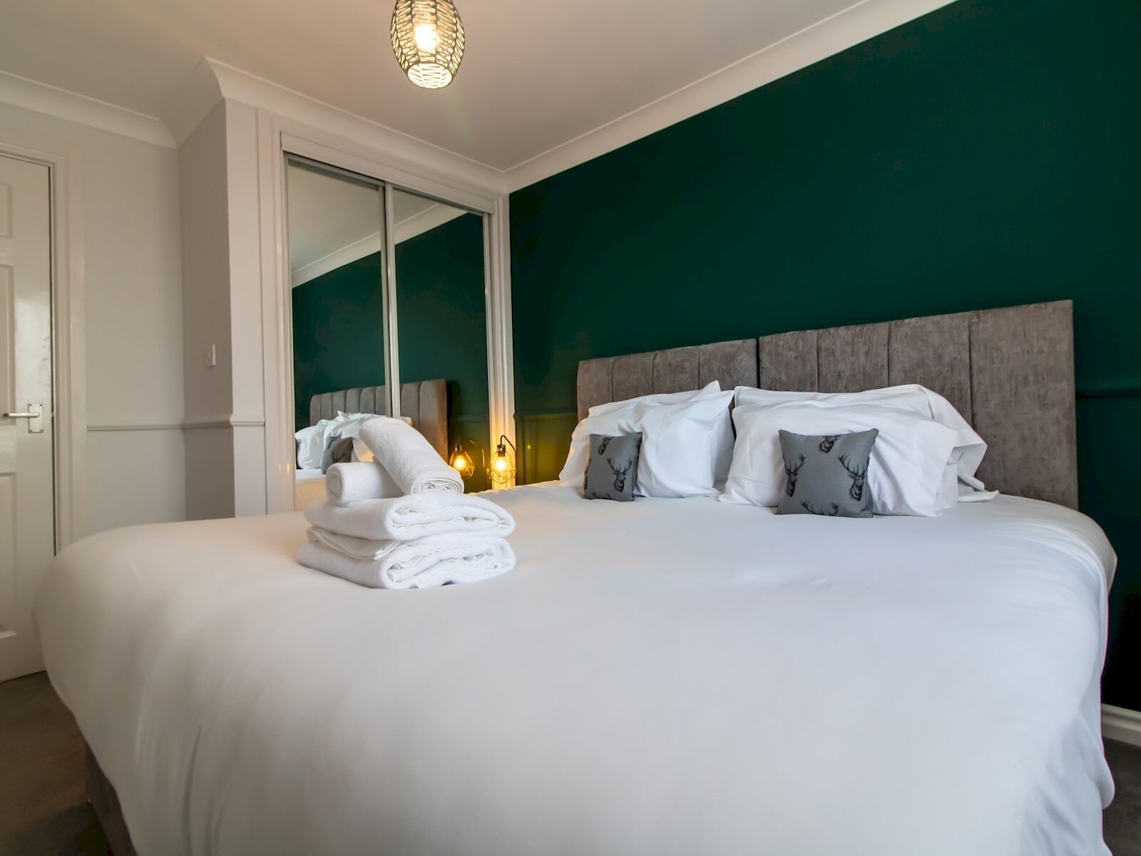 2 dormitorios, tabla de planchar con plancha, wifi gratis y ropa de cama