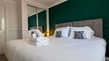 2 Schlafzimmer, BĂŒgeleisen/BĂŒgelbrett, kostenloses WLAN, BettwĂ€sche