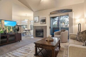 Smart TV - Scottsdale 3 Bdrm Condo w/Garage! Great complex w/ Pool! (Scottsdale)