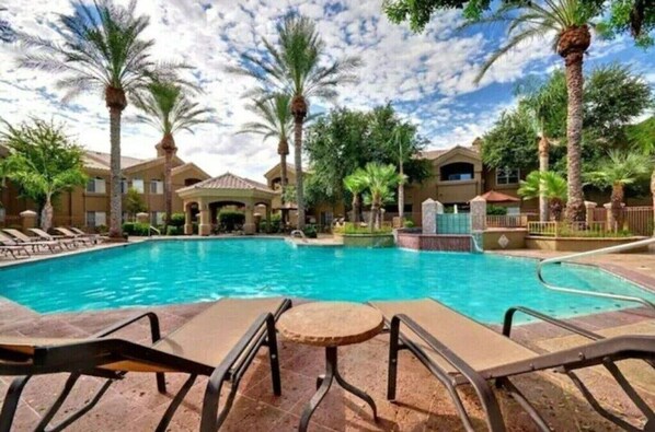 Pool - Scottsdale 3 Bdrm Condo w/Garage! Great complex w/ Pool! (Scottsdale)