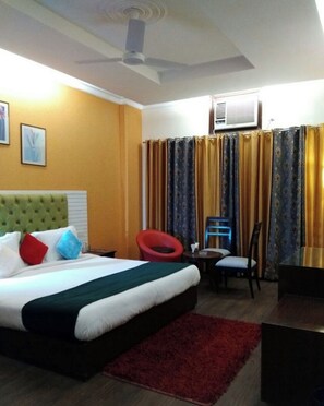 Deluxe Double Room, Balcony | Soundproofing, iron/ironing board, free WiFi - The Hotel Vagmi (Gurugram)