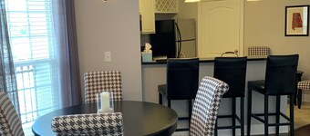 Newly listed, spacious condo for games, parent weekends, all campus visits!