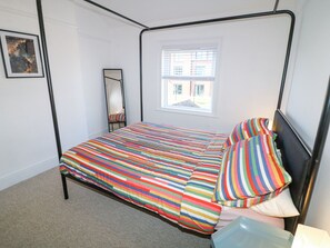 3 Schlafzimmer, individuell dekoriert, individuell eingerichtet