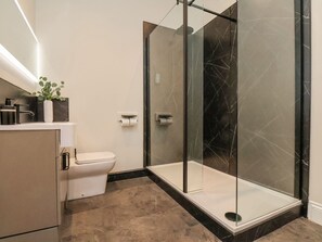Cottage | Bathroom | Shower