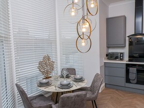 Cottage | Dining