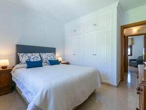 3 soverom, strykejern/-brett, wi-fi (inkludert) og sengetøy