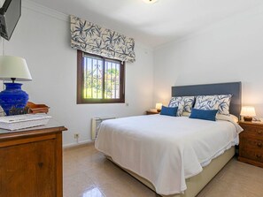 3 chambres, fer et planche à repasser, accès au Wi-Fi (inclus)