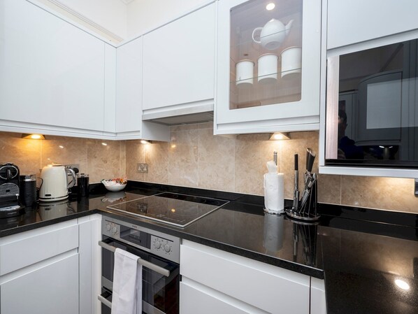 Réfrigérateur, micro-ondes, four, lave-vaisselle