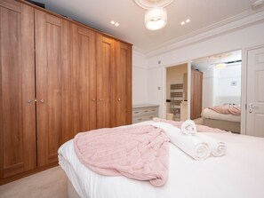 3 bedrooms, free WiFi, bed sheets - 3-Bed Flat | Ensuite | Near Farringdon & Barbican - Pass the Keys (London)