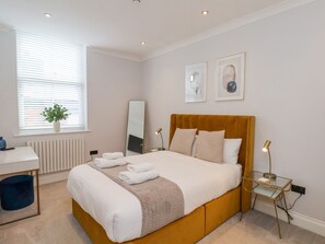 Cottage | 2 bedrooms, individually decorated, individually furnished, free WiFi - The Salisbury Apartment 205 (Scarborough)